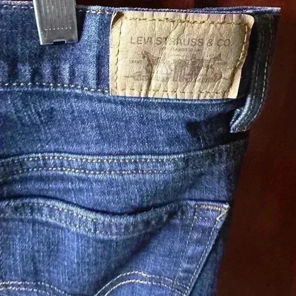 Levi Size14 medium 550 relaxed bootcut jeans. Like new condition. - Picture 7 of 14